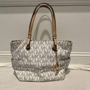 Michael Kors logo shoulder bag